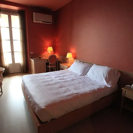 Royal Victoria, By R Collection 호텔