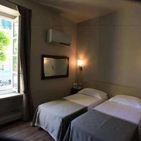 Royal Victoria, By R Collection 호텔 바레나