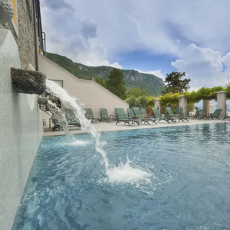 Royal Victoria, By R Collection 호텔 4*