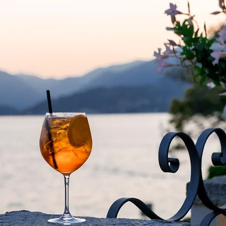 Royal Victoria, By R Collection 호텔