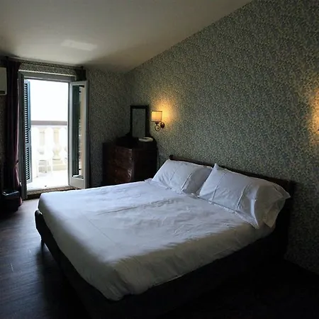 Royal Victoria, By R Collection Varenna